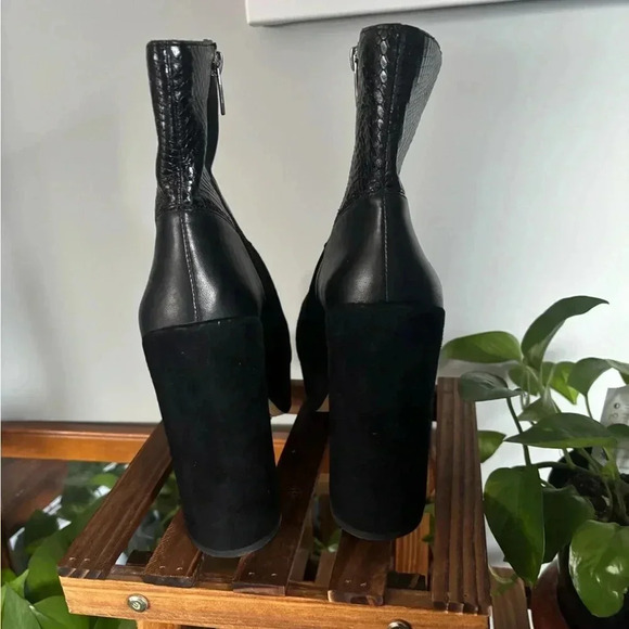 Vine Camuto Gilisama Black Ankle Bootie - Picture 9 of 10